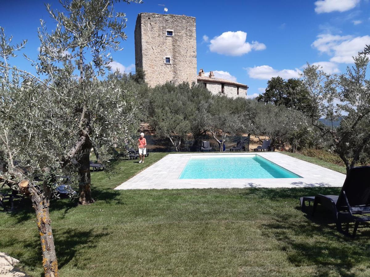 Castello Di Cisterna Aparthotel Gaglietole Ngoại thất bức ảnh