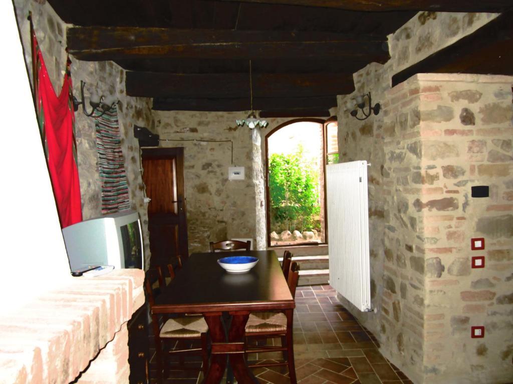 Castello Di Cisterna Aparthotel Gaglietole Ngoại thất bức ảnh