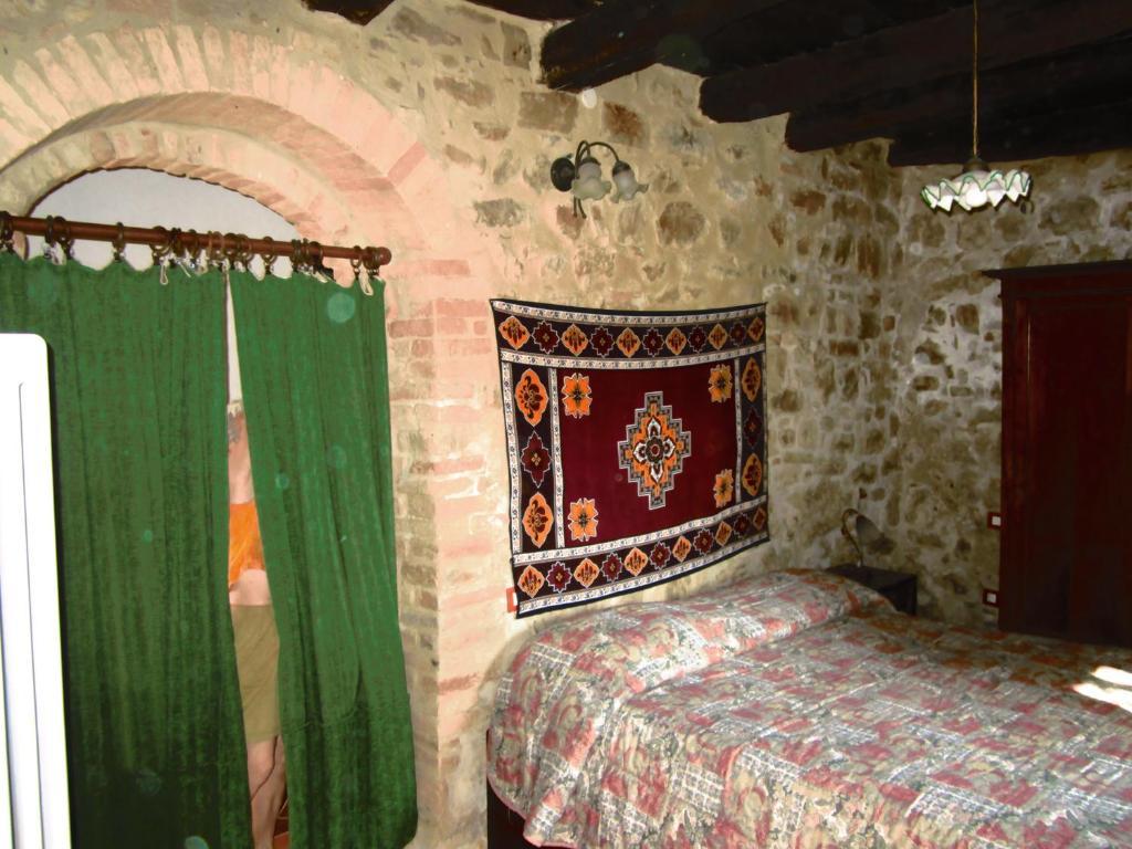 Castello Di Cisterna Aparthotel Gaglietole Ngoại thất bức ảnh