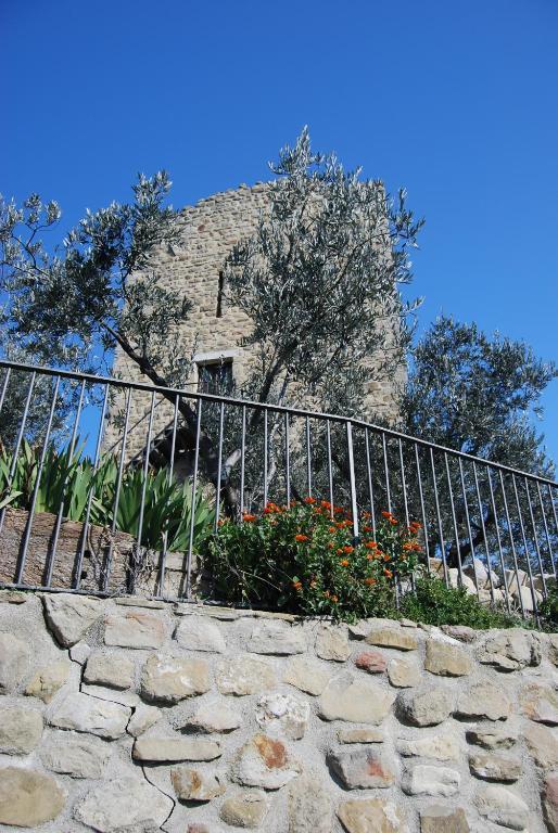 Castello Di Cisterna Aparthotel Gaglietole Ngoại thất bức ảnh