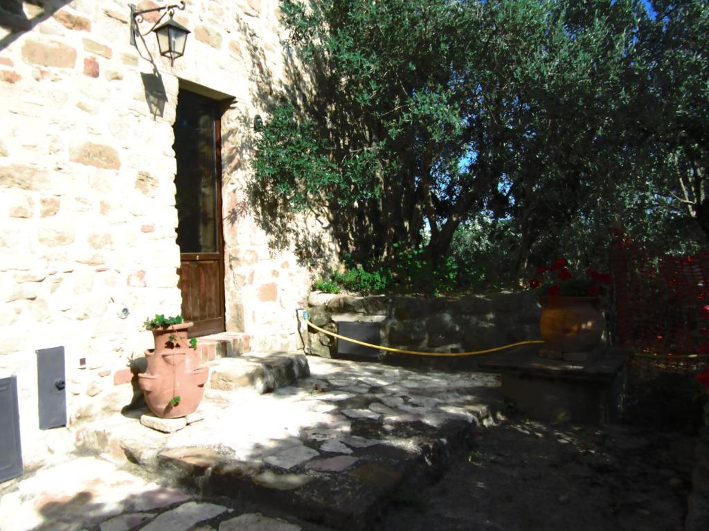 Castello Di Cisterna Aparthotel Gaglietole Ngoại thất bức ảnh