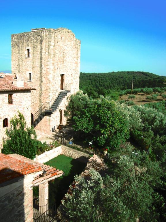 Castello Di Cisterna Aparthotel Gaglietole Ngoại thất bức ảnh