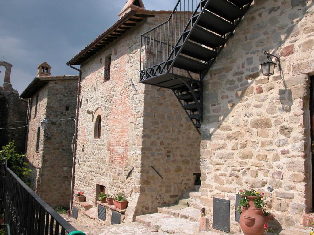 Castello Di Cisterna Aparthotel Gaglietole Ngoại thất bức ảnh
