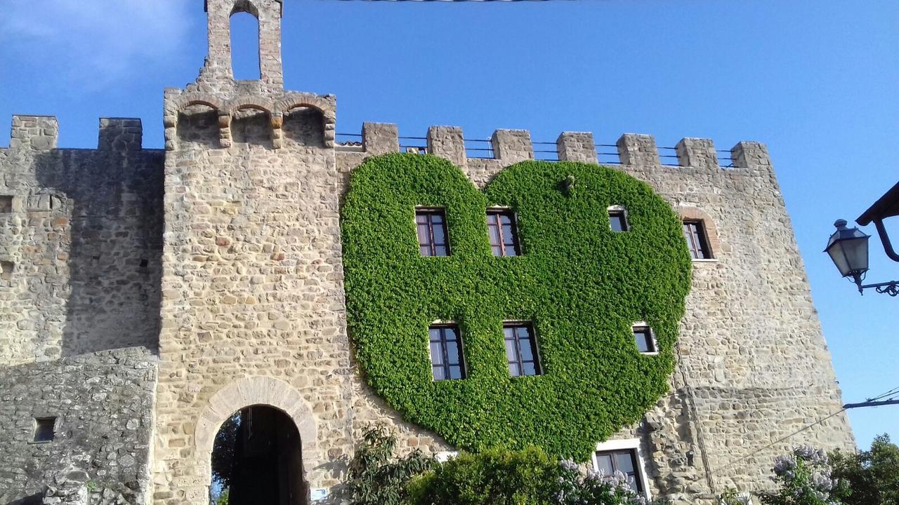 Castello Di Cisterna Aparthotel Gaglietole Ngoại thất bức ảnh