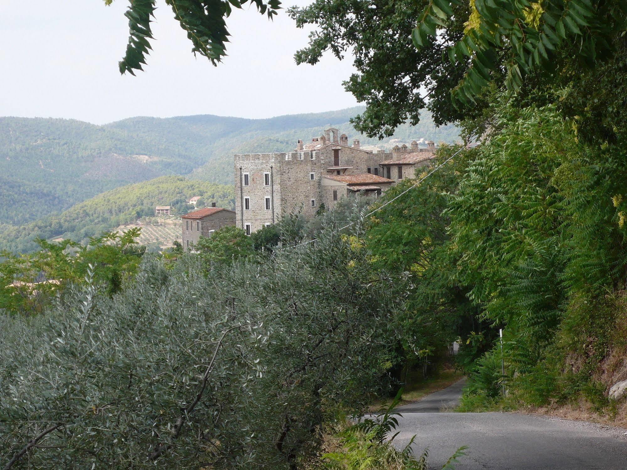 Castello Di Cisterna Aparthotel Gaglietole Ngoại thất bức ảnh