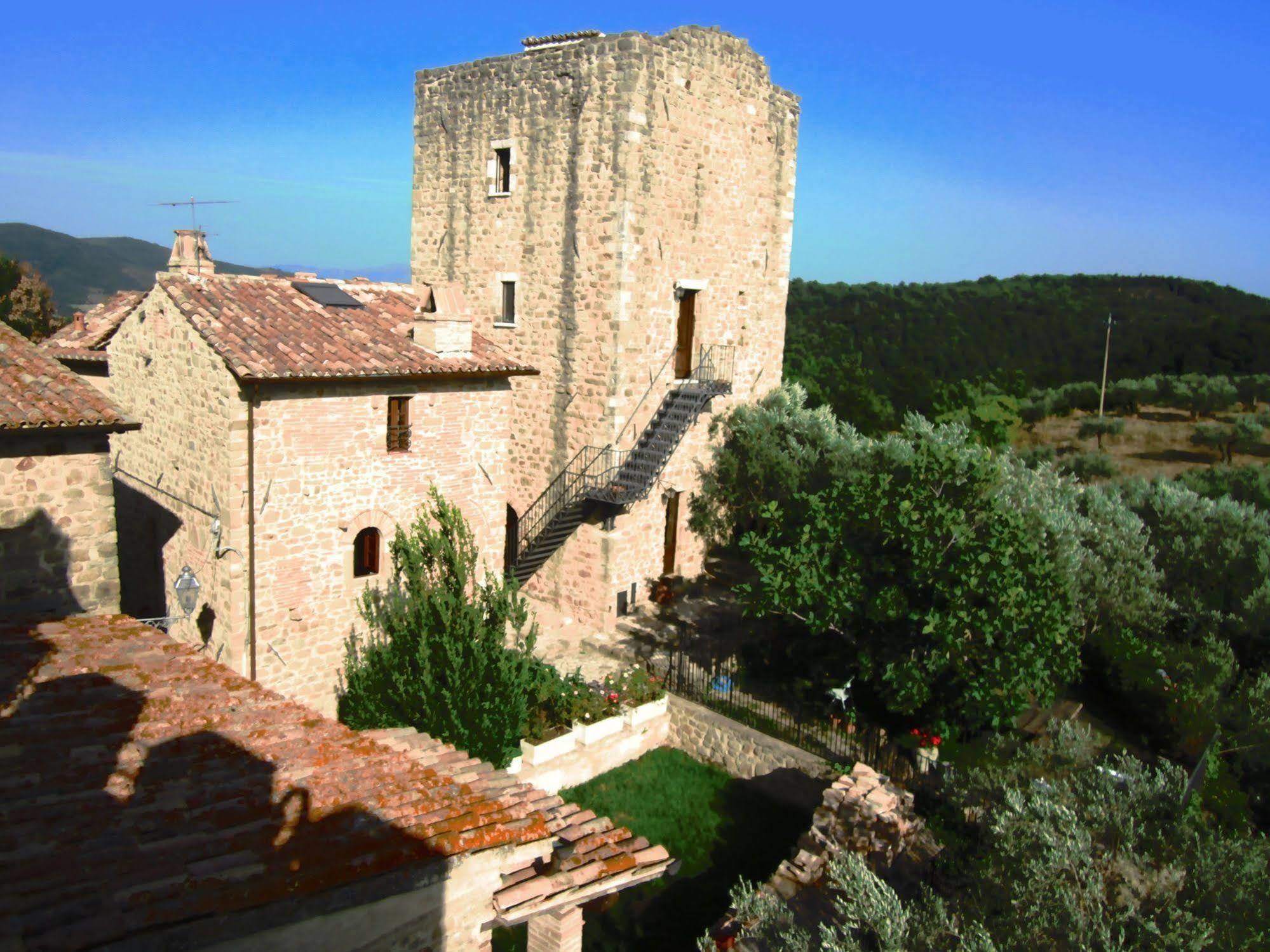 Castello Di Cisterna Aparthotel Gaglietole Ngoại thất bức ảnh
