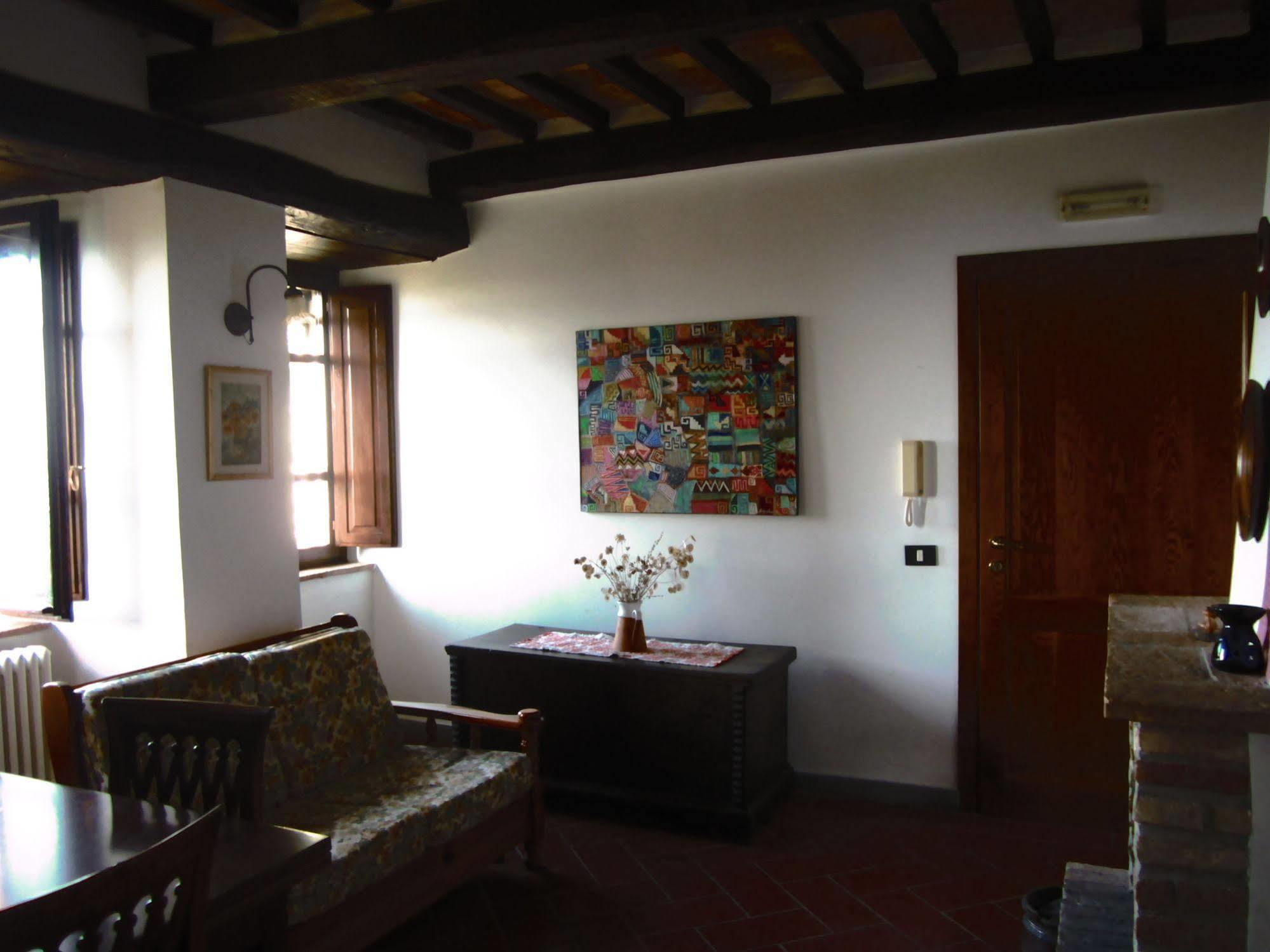 Castello Di Cisterna Aparthotel Gaglietole Ngoại thất bức ảnh