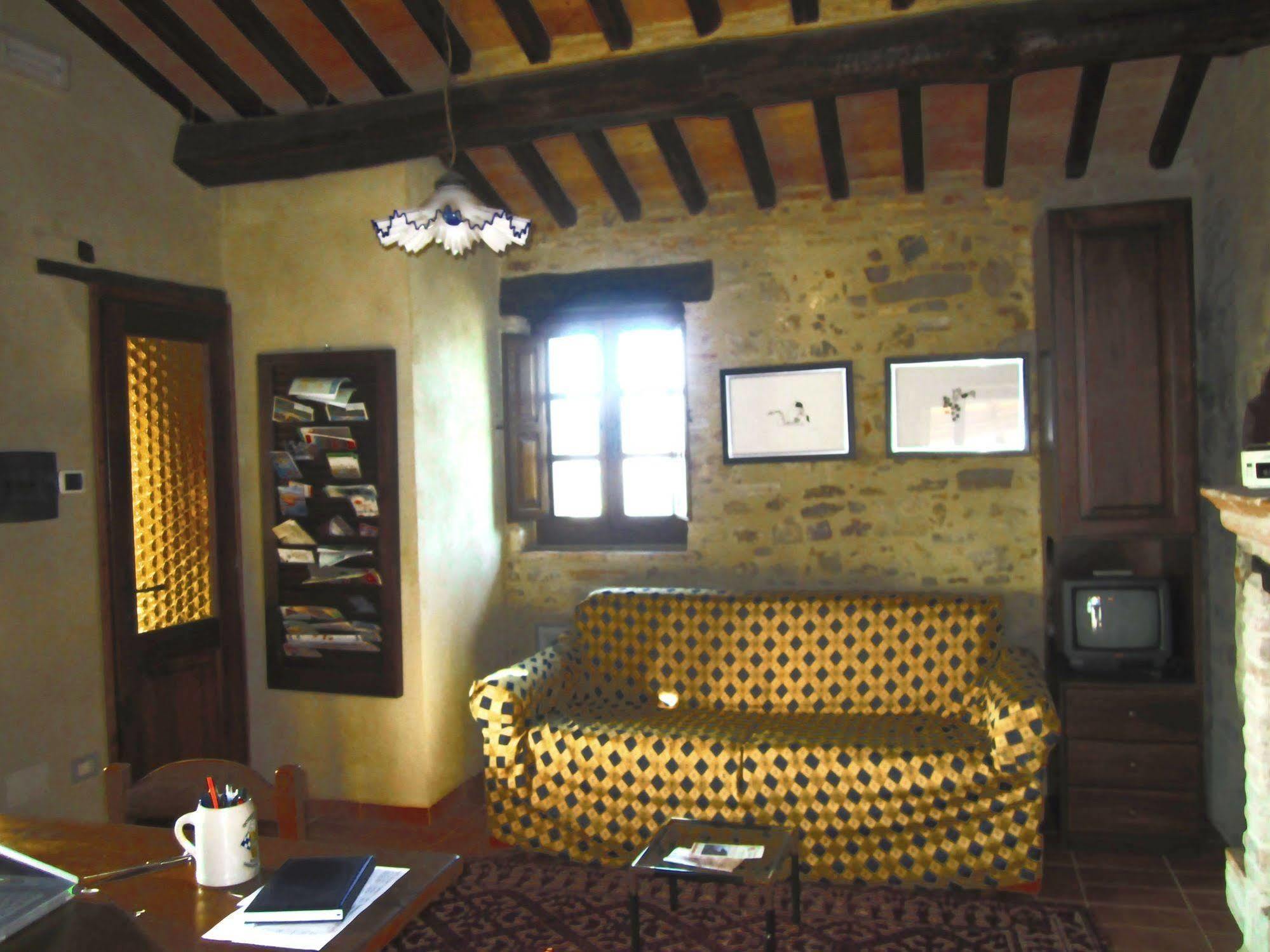 Castello Di Cisterna Aparthotel Gaglietole Ngoại thất bức ảnh