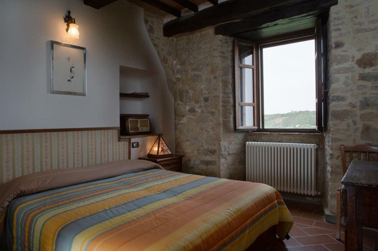 Castello Di Cisterna Aparthotel Gaglietole Ngoại thất bức ảnh