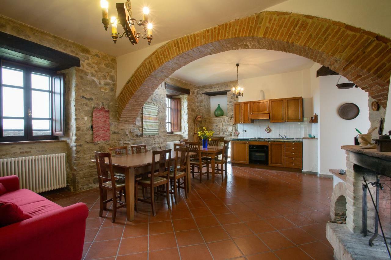 Castello Di Cisterna Aparthotel Gaglietole Ngoại thất bức ảnh