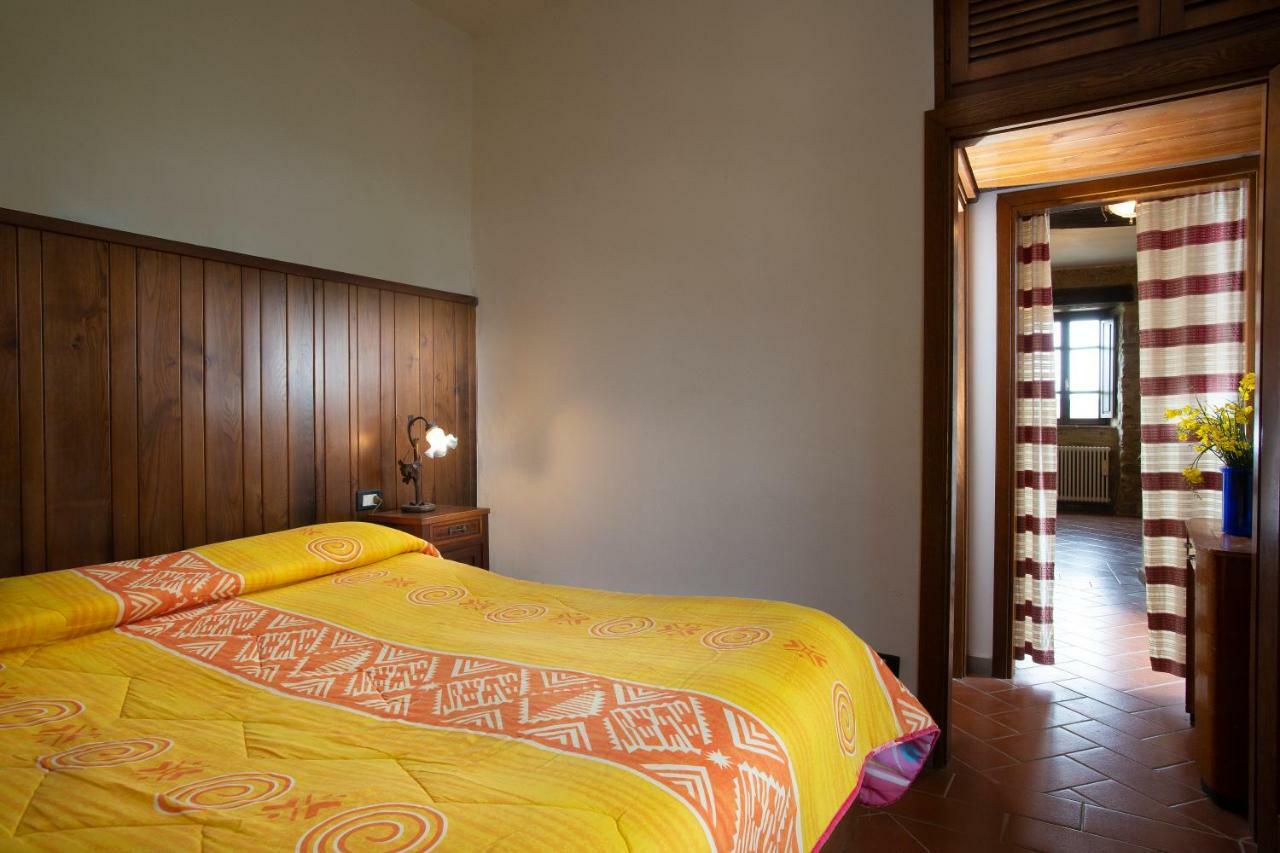 Castello Di Cisterna Aparthotel Gaglietole Ngoại thất bức ảnh