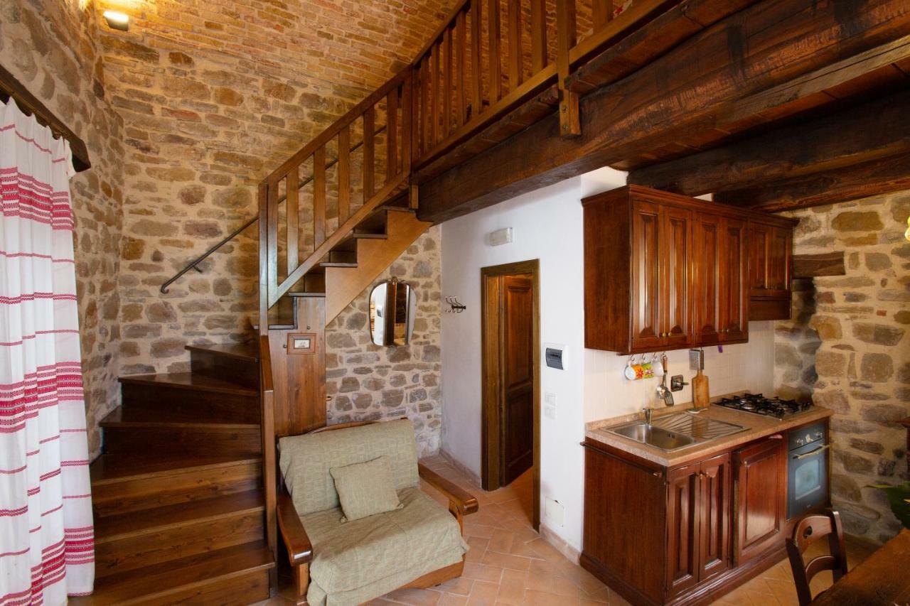 Castello Di Cisterna Aparthotel Gaglietole Ngoại thất bức ảnh
