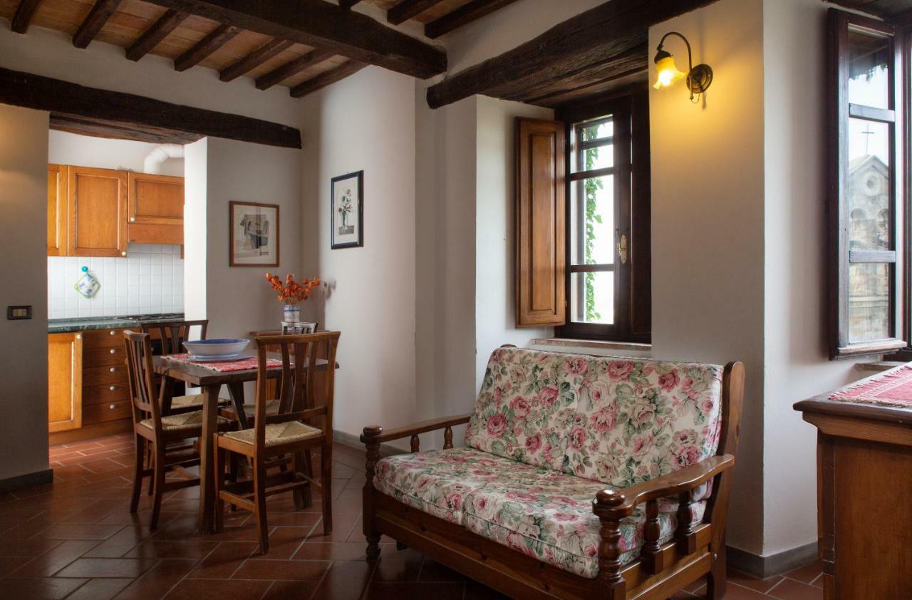 Castello Di Cisterna Aparthotel Gaglietole Ngoại thất bức ảnh