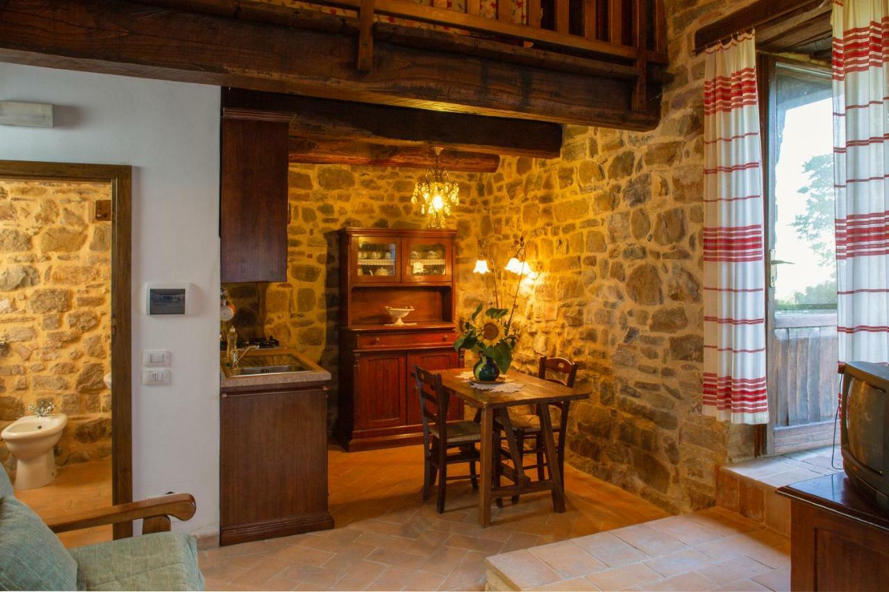 Castello Di Cisterna Aparthotel Gaglietole Ngoại thất bức ảnh