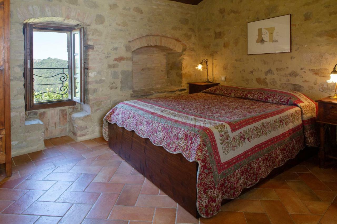 Castello Di Cisterna Aparthotel Gaglietole Ngoại thất bức ảnh