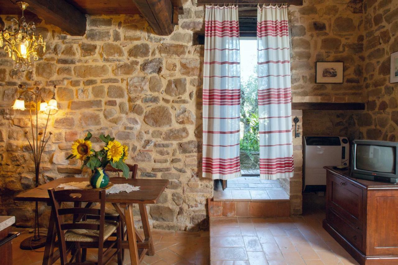 Castello Di Cisterna Aparthotel Gaglietole Ngoại thất bức ảnh