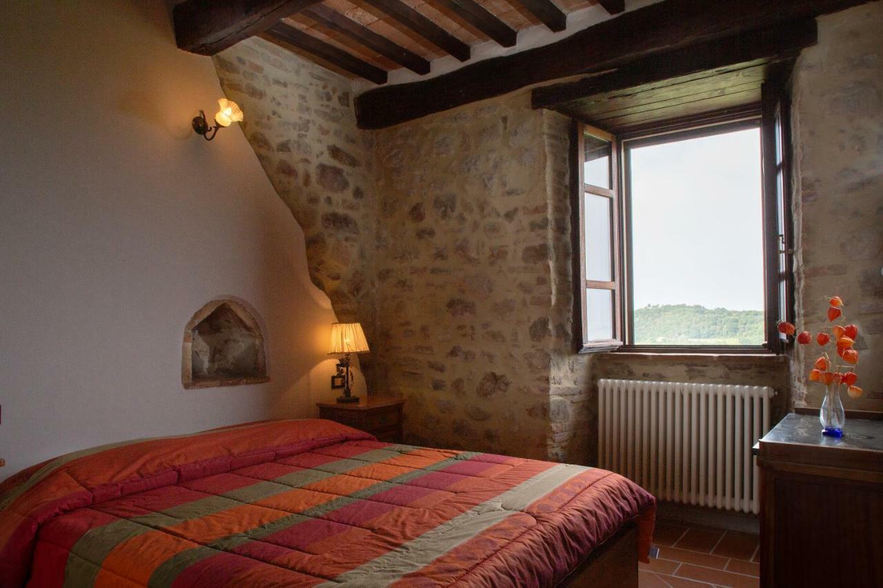 Castello Di Cisterna Aparthotel Gaglietole Ngoại thất bức ảnh