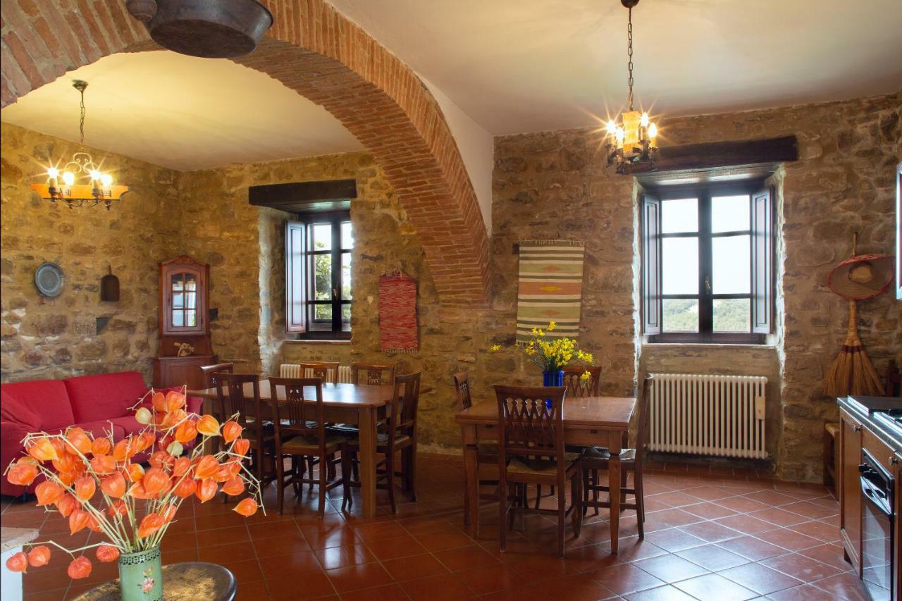 Castello Di Cisterna Aparthotel Gaglietole Ngoại thất bức ảnh
